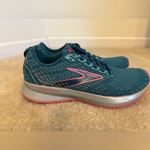 Brooks Levitate 5 Blue Porcelain Pink Women’s Running Shoes Size 8.5